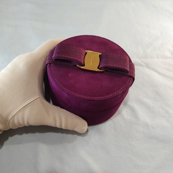 Salvatore Ferragamo Burgundy Jewelry Box Gold hardware with classic bow - Picture 10 of 11